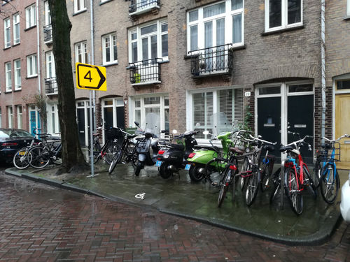Scooters op oprit