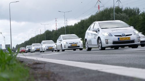 Auto’s communiceren met elkaar én verkeerslichten
