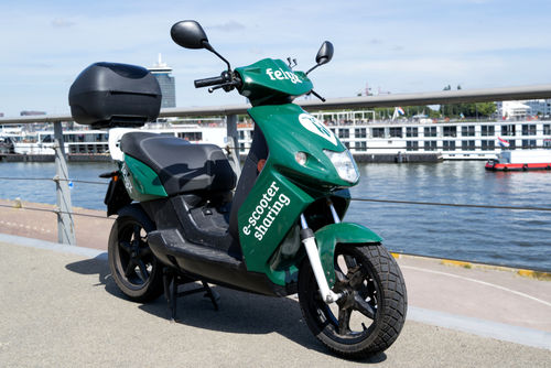 Honderden e-scooters voor Rotterdam en Amsterdam