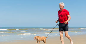 Oudere man in beweging